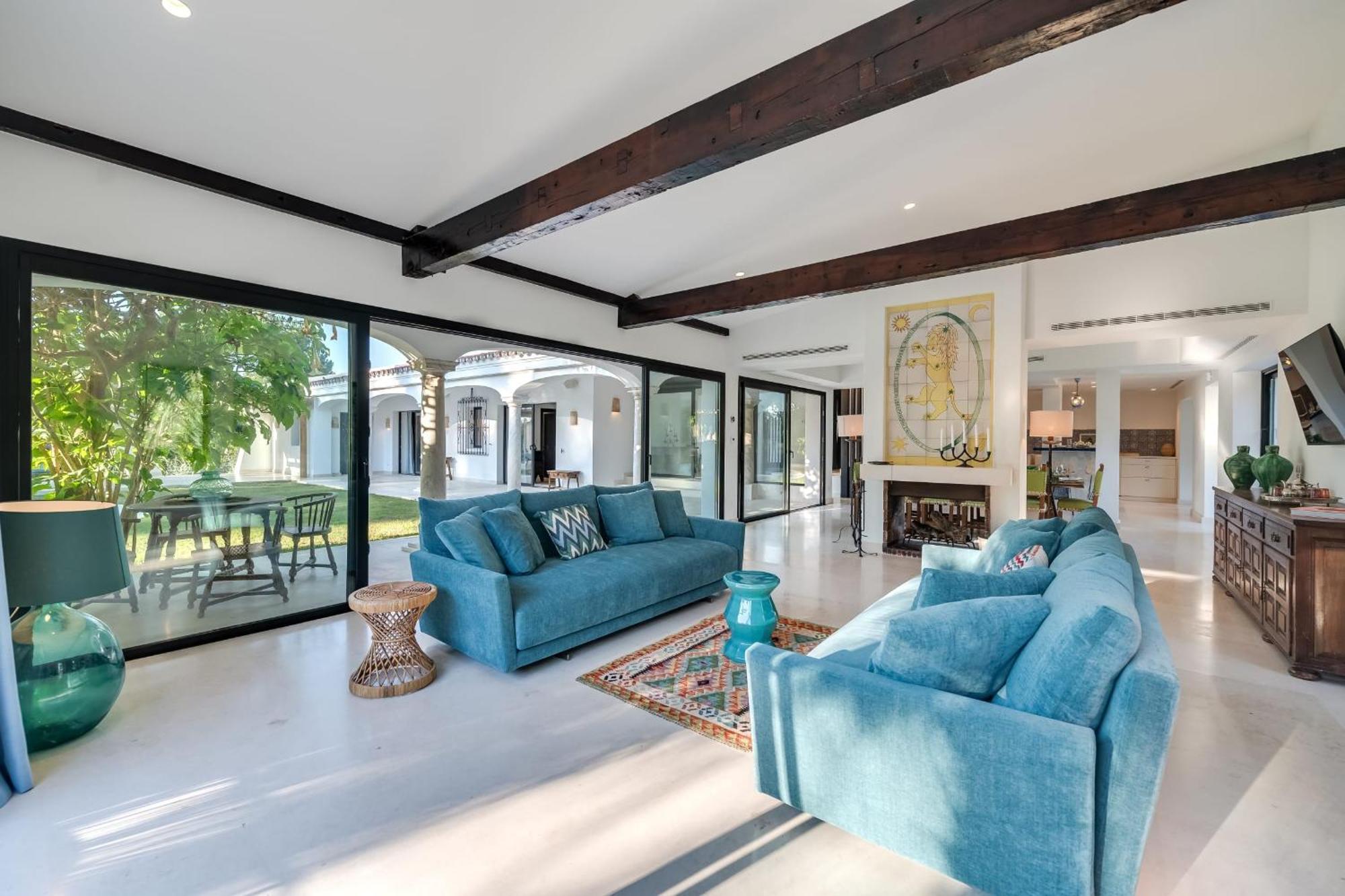 About Jori Villa *